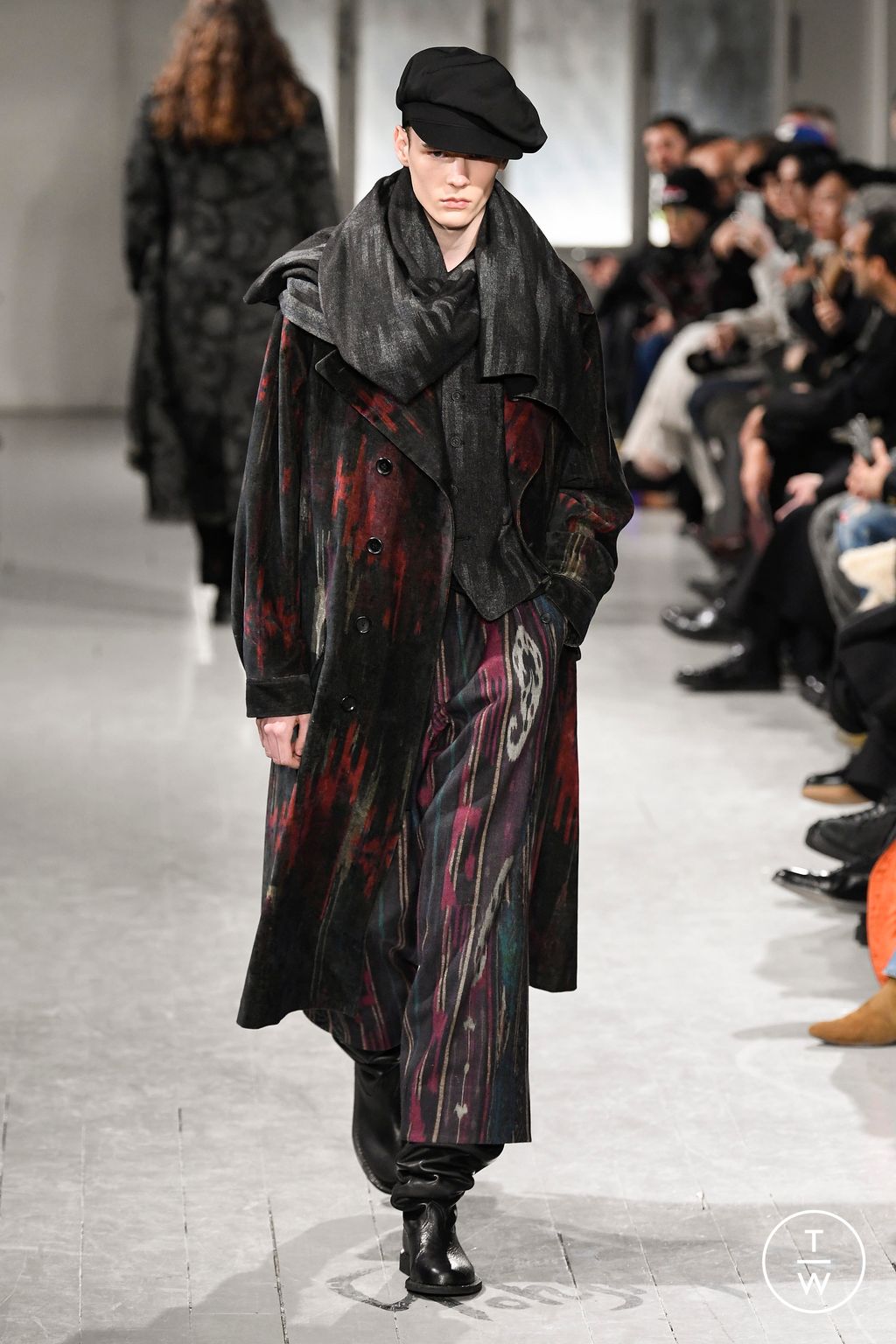Fashion Week Paris Fall/Winter 2023 look 7 de la collection Yohji Yamamoto menswear