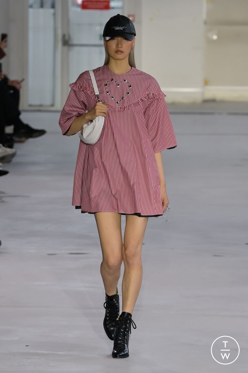 Fashion Week Paris Spring/Summer 2023 look 19 from the Victoria/tomas collection 女装