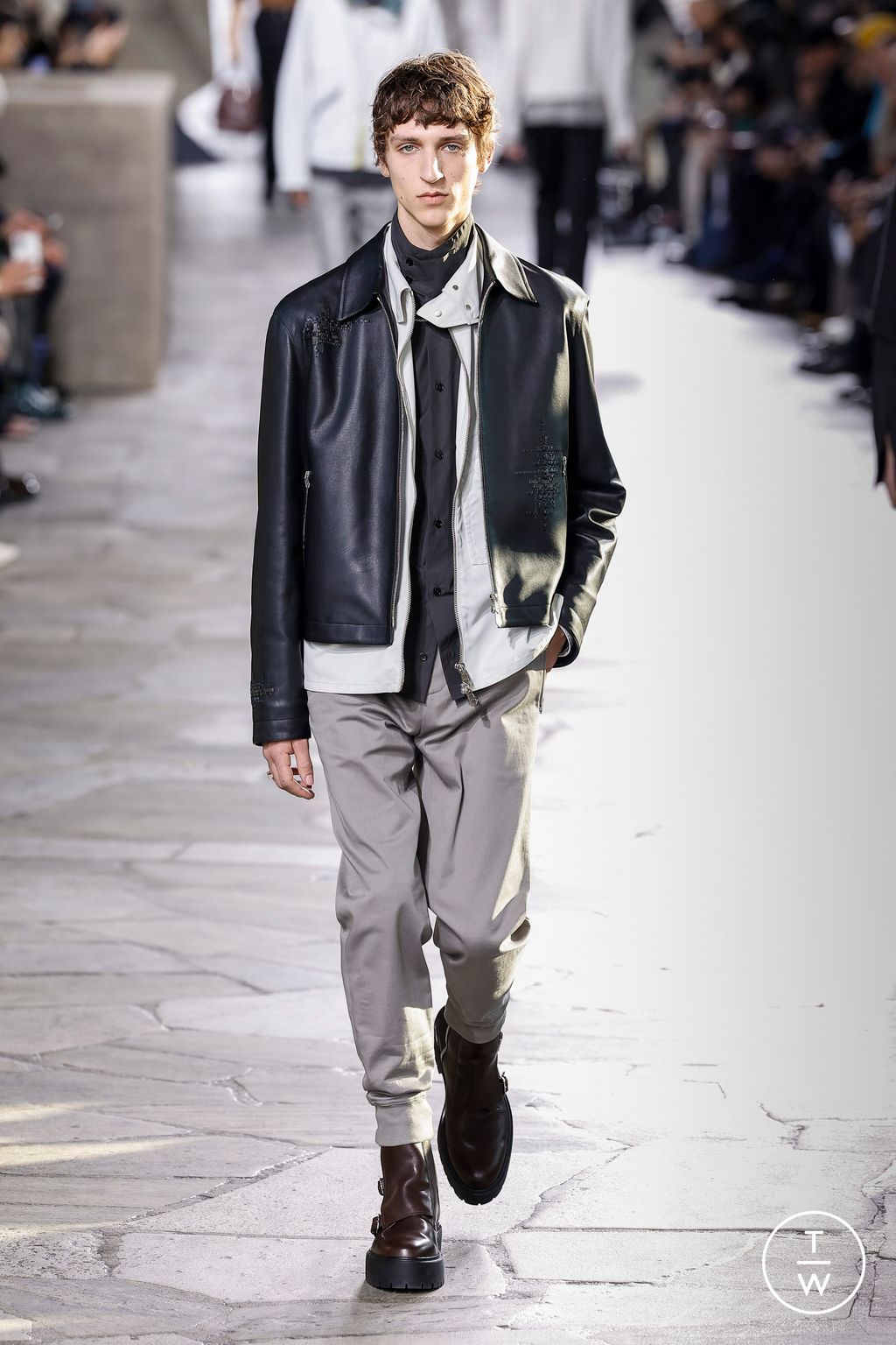 Fashion Week Paris Fall/Winter 2023 look 5 from the Hermès collection menswear