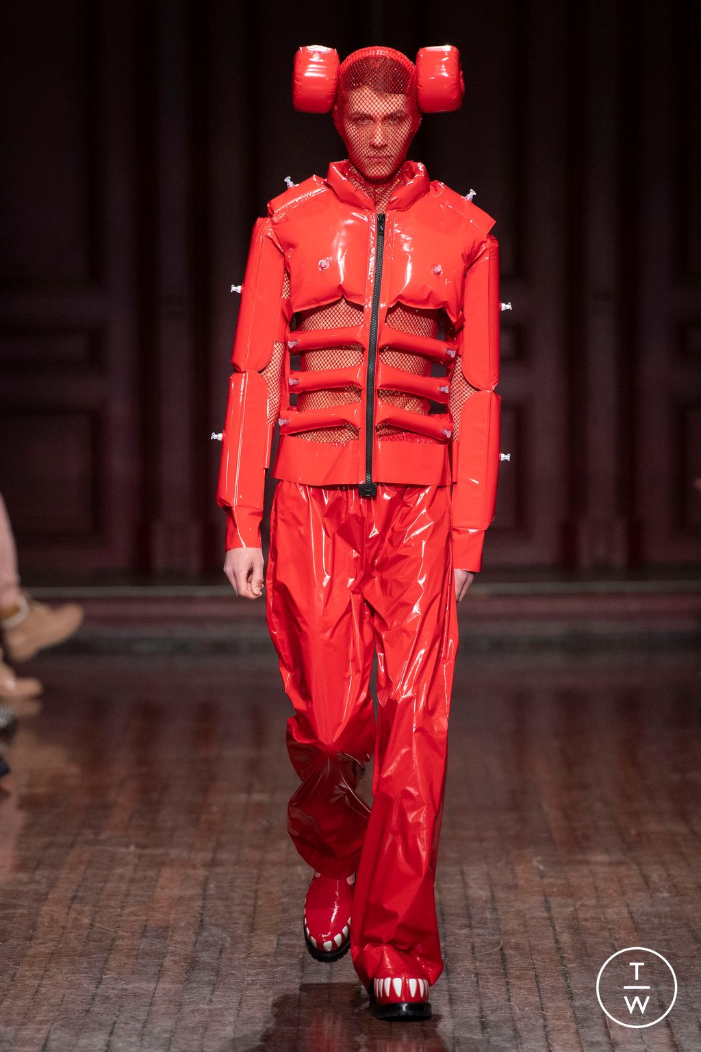 Fashion Week Paris Fall/Winter 2023 look 9 from the Walter Van Beirendonck collection 男装