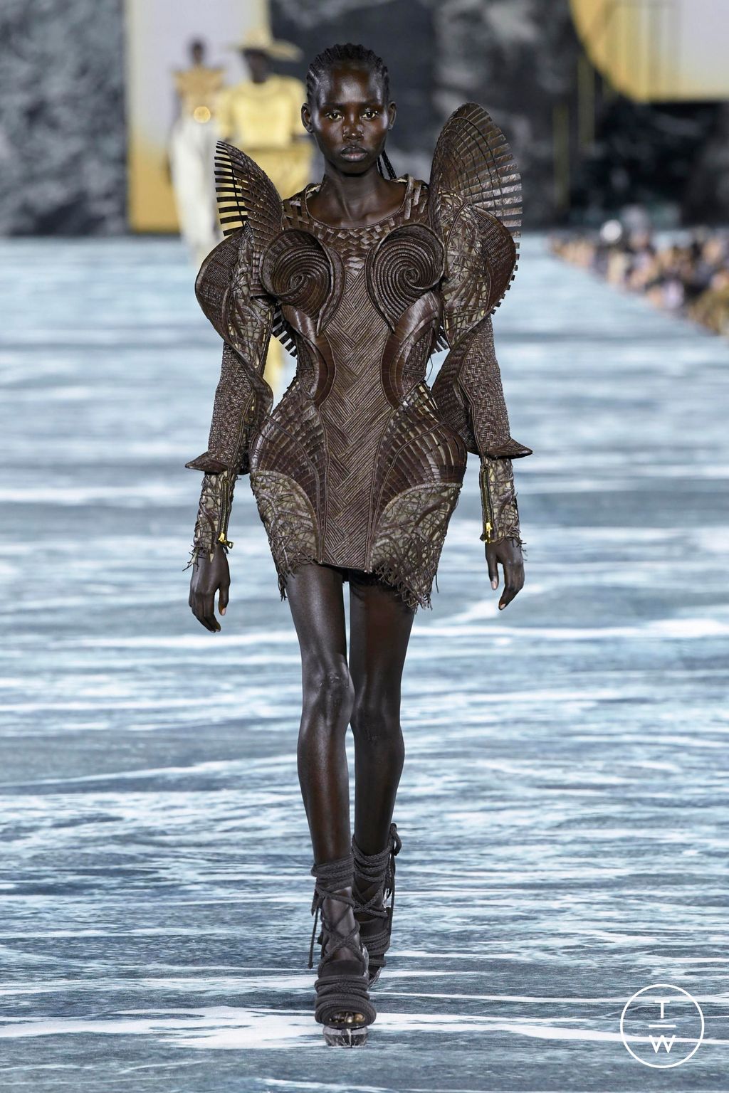Fashion Week Paris Spring/Summer 2023 look 1 from the Balmain collection 女装