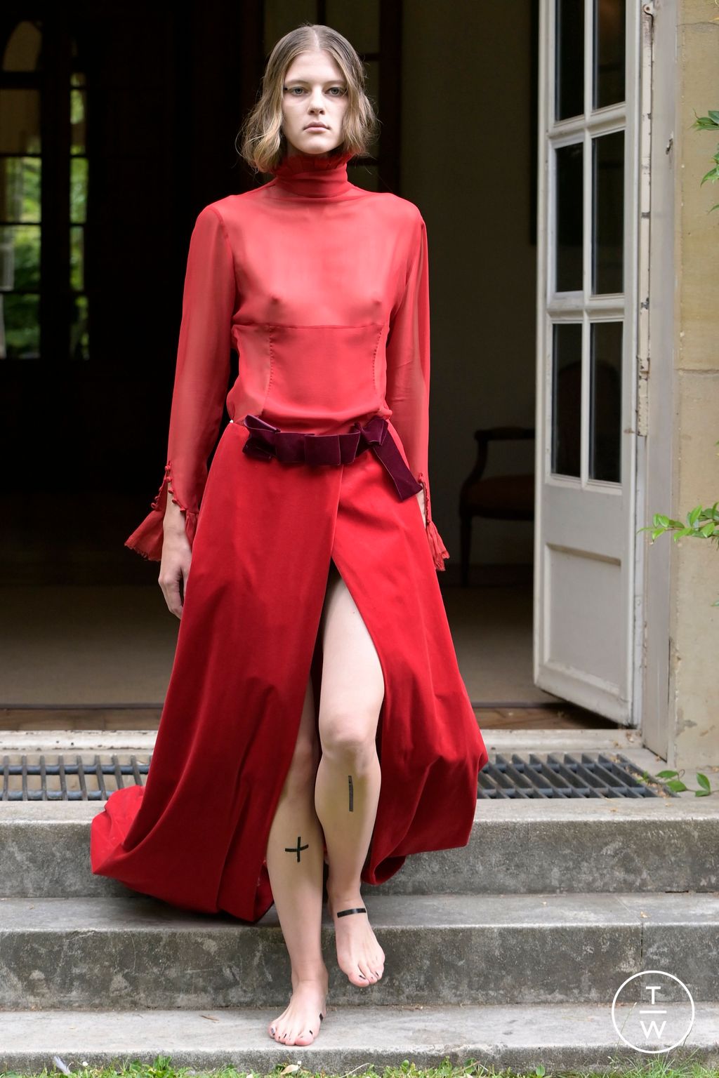 Fashion Week Paris Fall/Winter 2022 look 4 from the Aelis collection couture