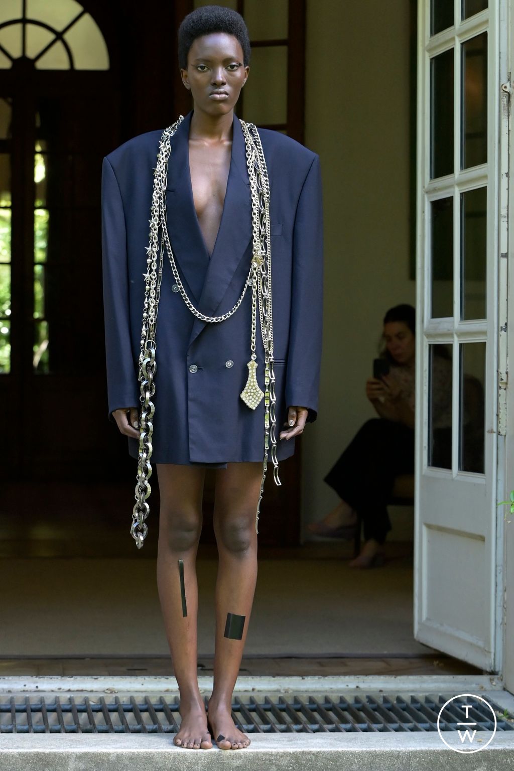 Fashion Week Paris Fall/Winter 2022 look 15 from the Aelis collection 高级定制