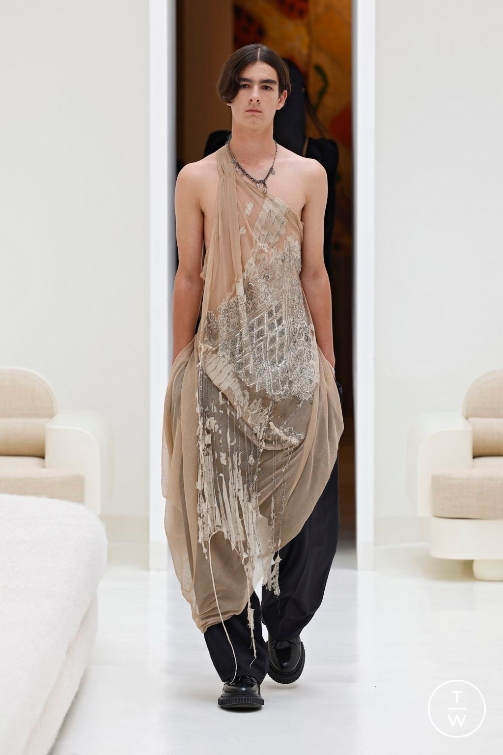 Fashion Week Paris Fall/Winter 2024 look 9 from the Aelis collection 高级定制