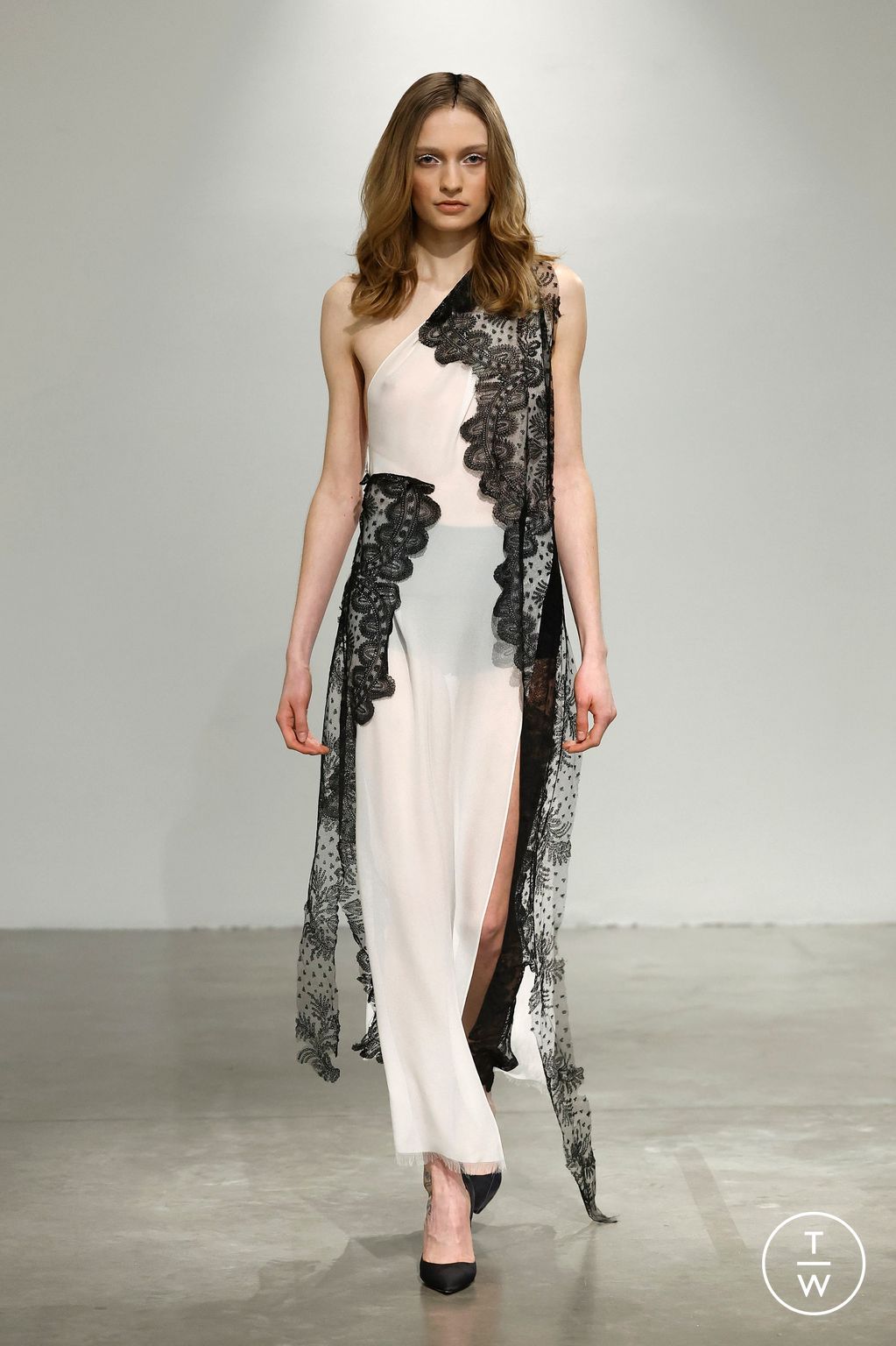Fashion Week Paris Spring-Summer 2025 look 1 de la collection Aelis couture