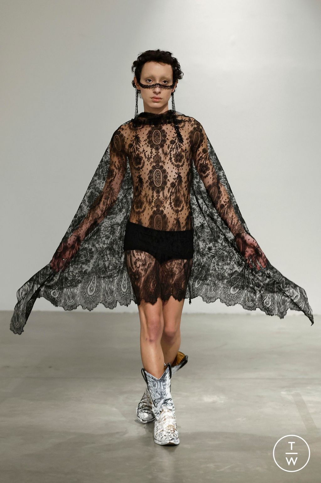 Fashion Week Paris Spring-Summer 2025 look 9 from the Aelis collection couture