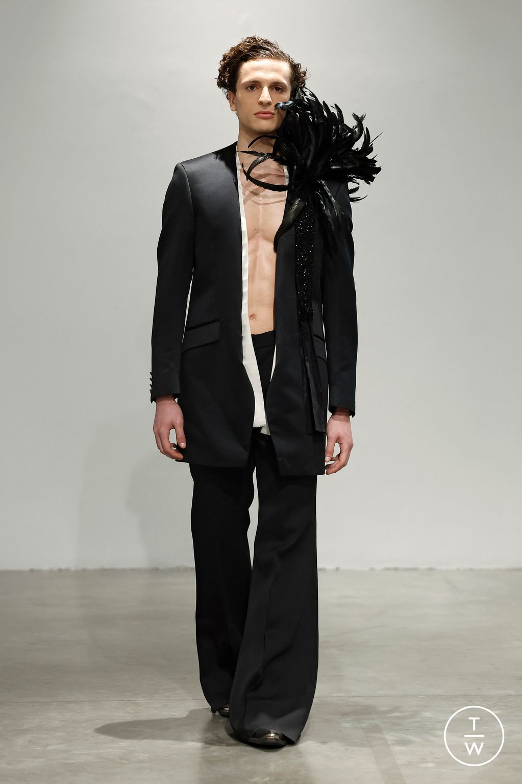 Fashion Week Paris Spring-Summer 2025 look 12 de la collection Aelis couture