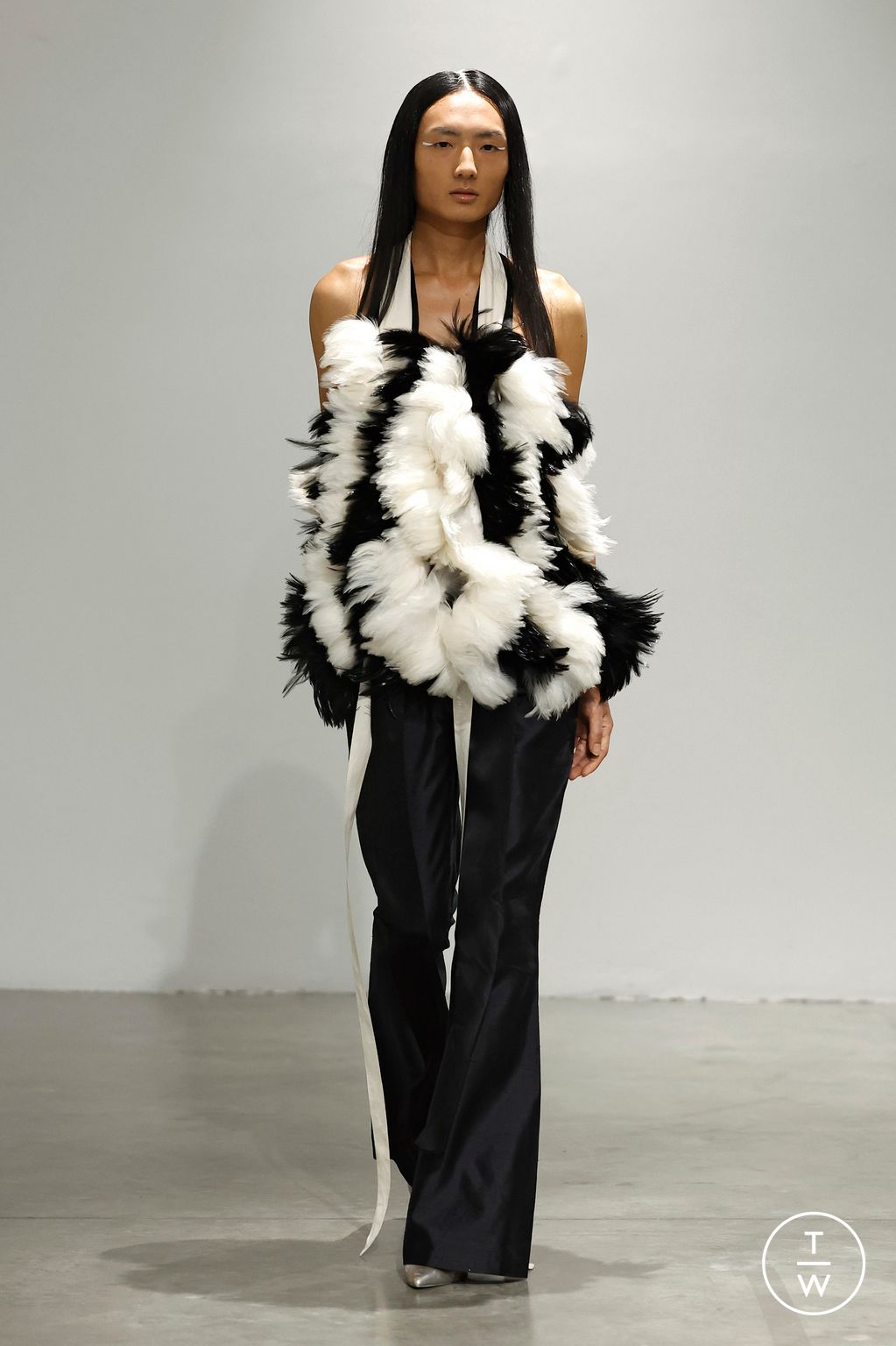 Fashion Week Paris Spring-Summer 2025 look 13 de la collection Aelis couture