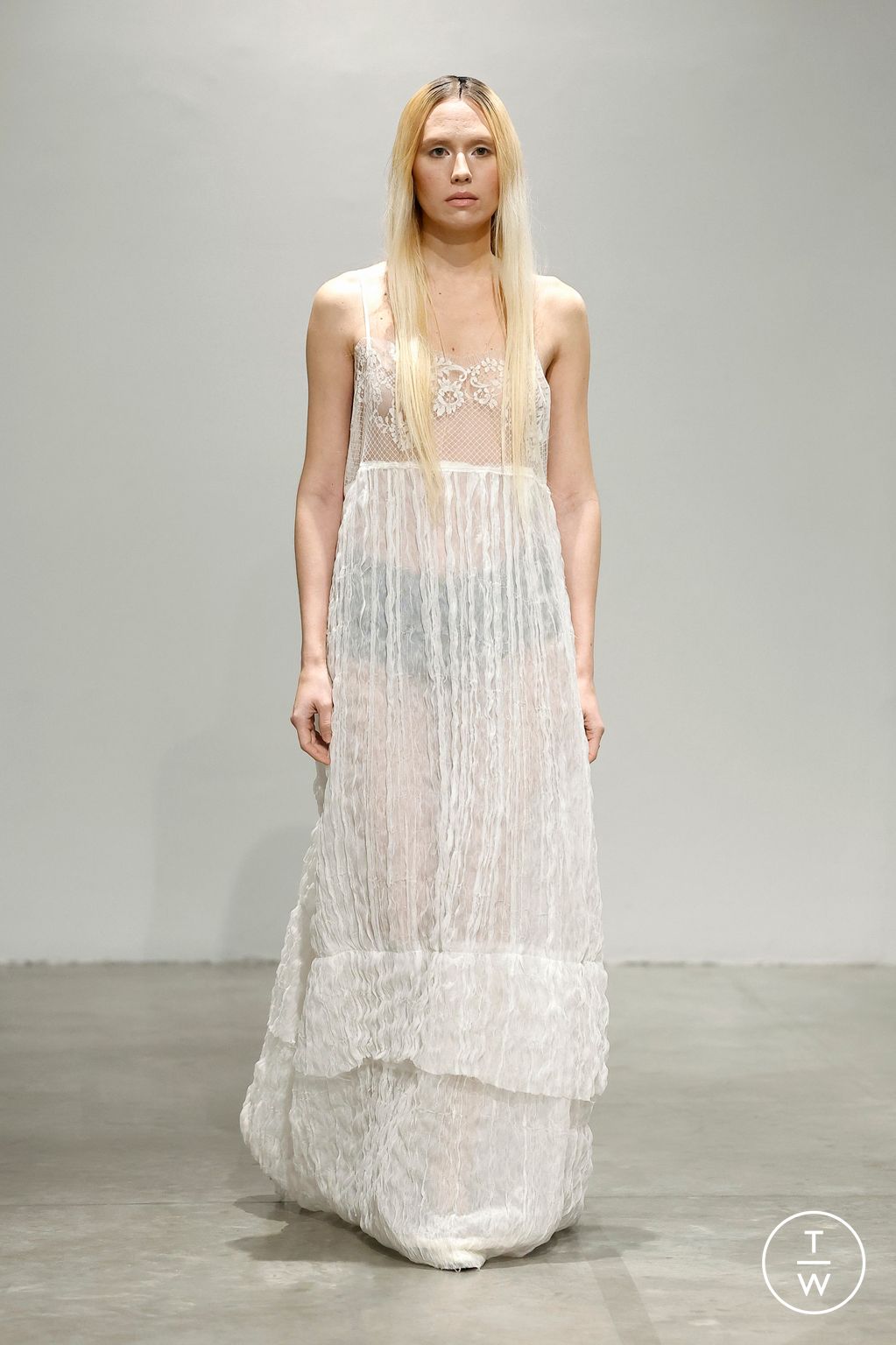 Fashion Week Paris Spring-Summer 2025 look 14 de la collection Aelis couture