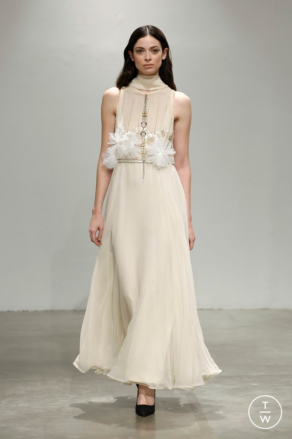 Fashion Week Paris Spring-Summer 2025 look 20 de la collection Aelis couture