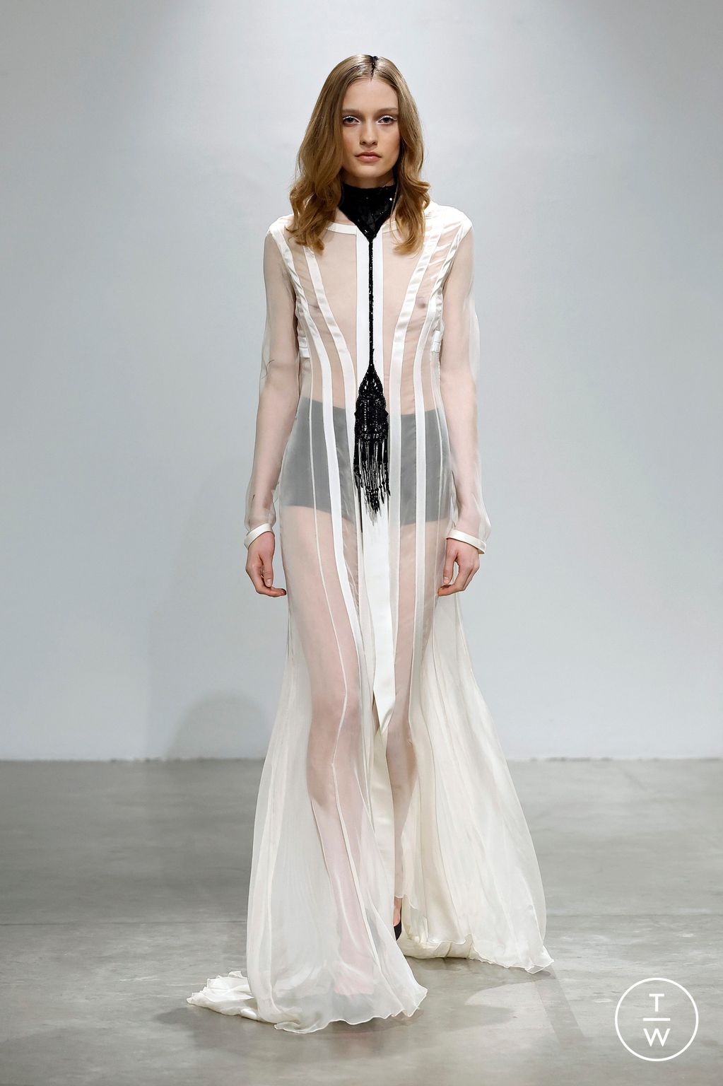Fashion Week Paris Spring-Summer 2025 look 21 de la collection Aelis couture