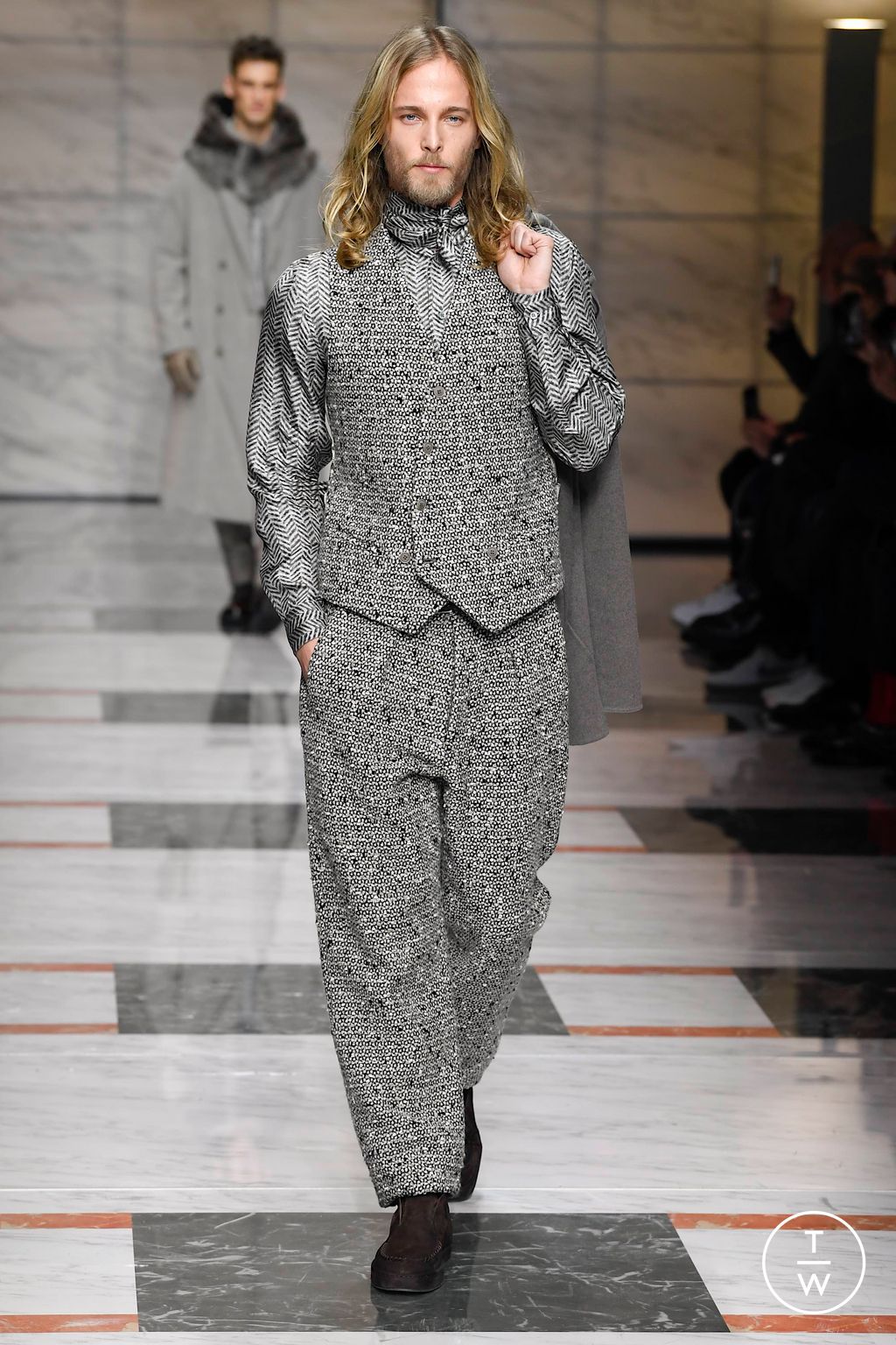 Fashion Week Milan Fall/Winter 2023 look 2 from the Giorgio Armani collection menswear