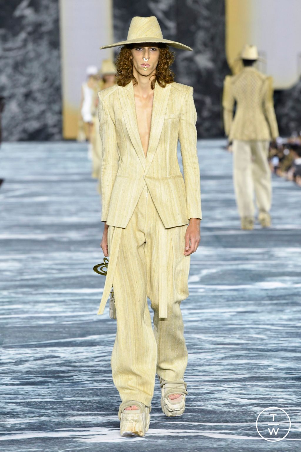 Fashion Week Paris Spring/Summer 2023 look 7 from the Balmain collection 女装