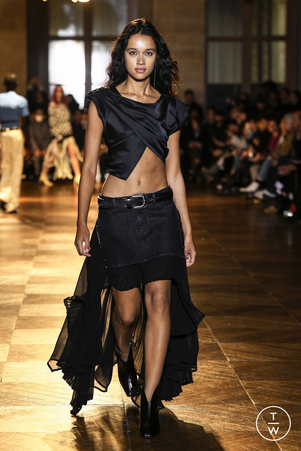 Fashion Week Paris Spring/Summer 2023 look 33 from the Koché collection 女装