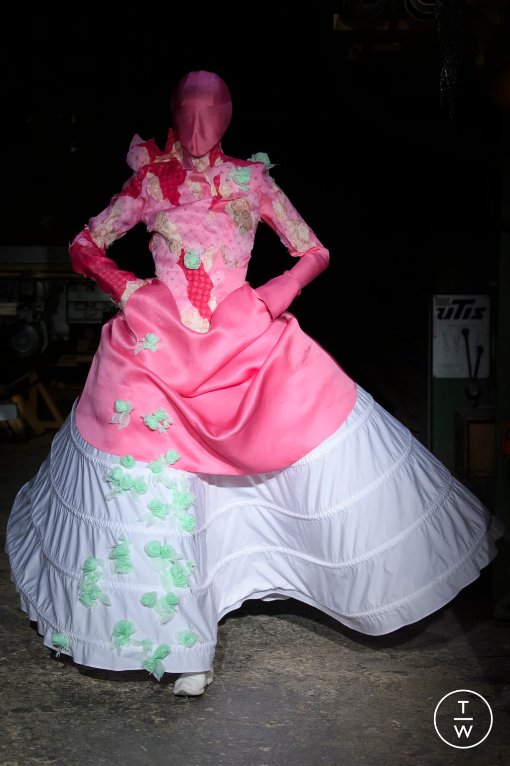 Fashion Week Paris Spring/Summer 2021 look 4 de la collection Aganovich couture