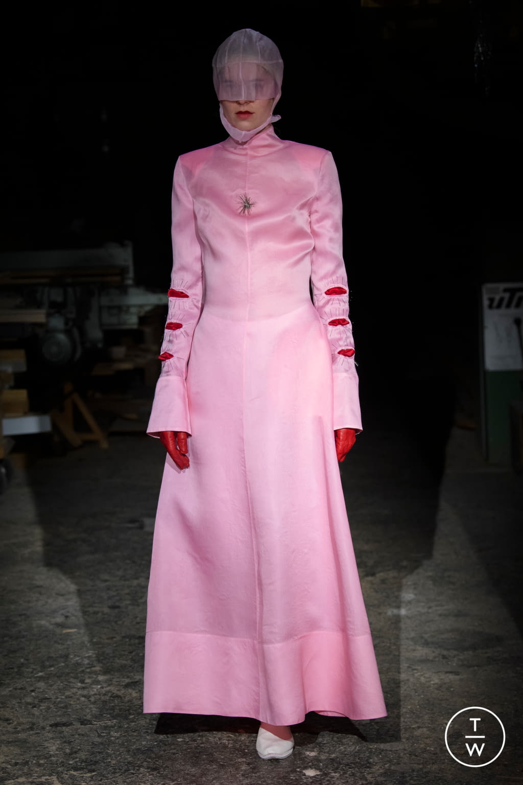 Fashion Week Paris Spring/Summer 2021 look 10 de la collection Aganovich couture