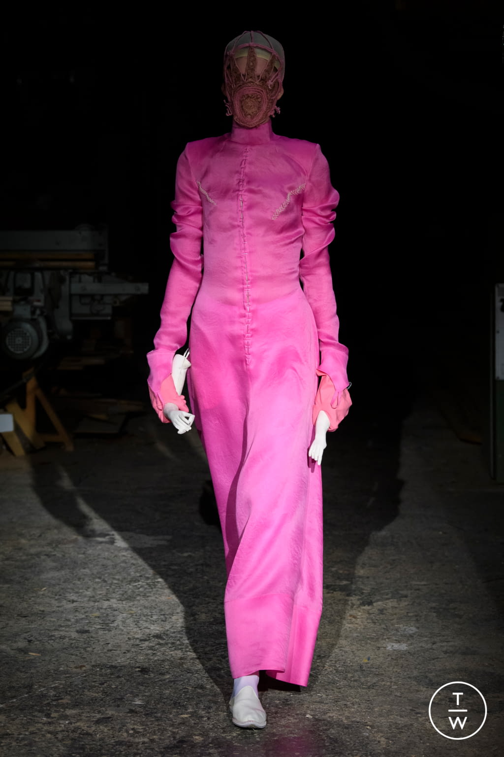 Fashion Week Paris Spring/Summer 2021 look 11 de la collection Aganovich couture