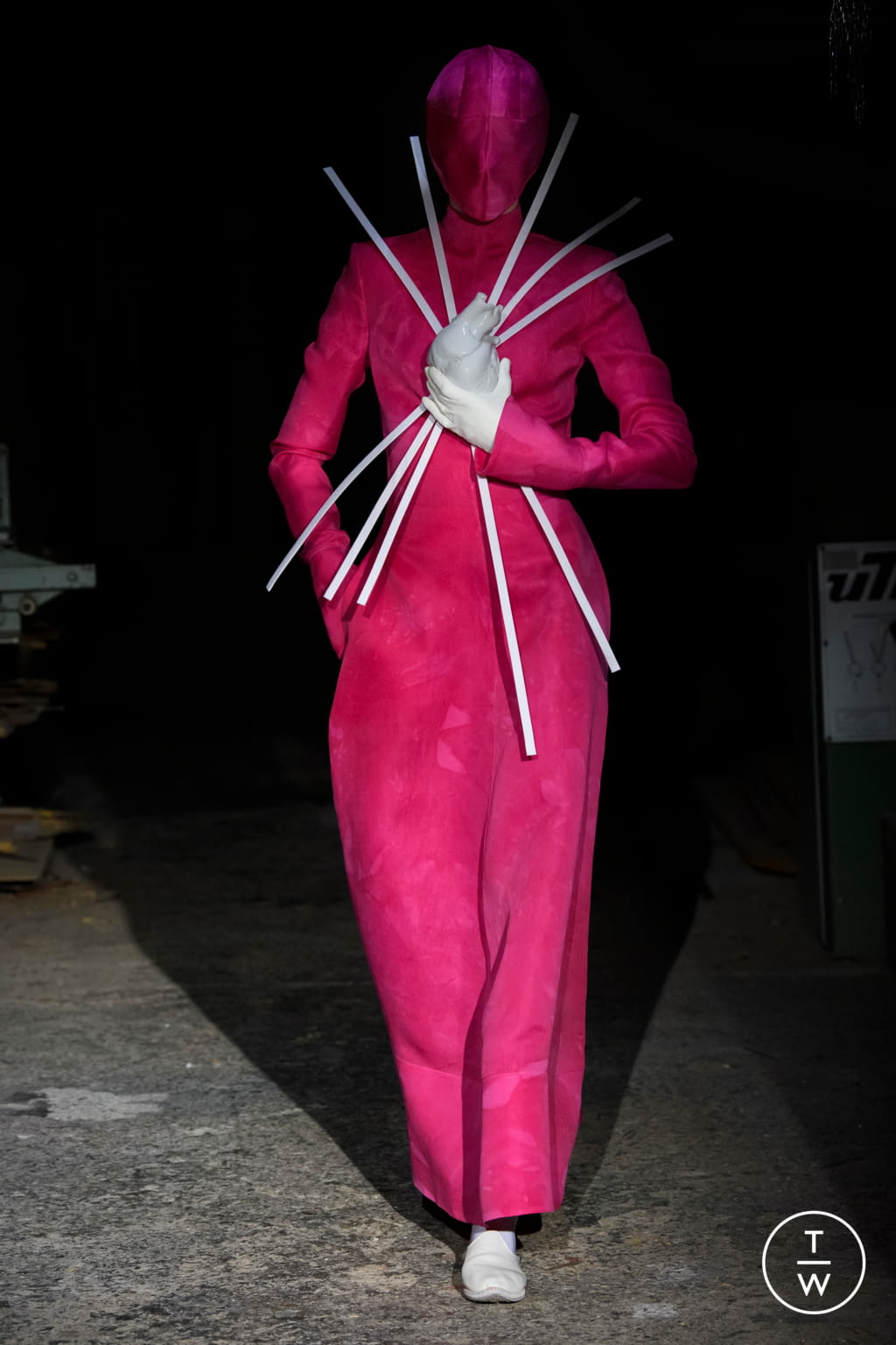 Fashion Week Paris Spring/Summer 2021 look 13 de la collection Aganovich couture