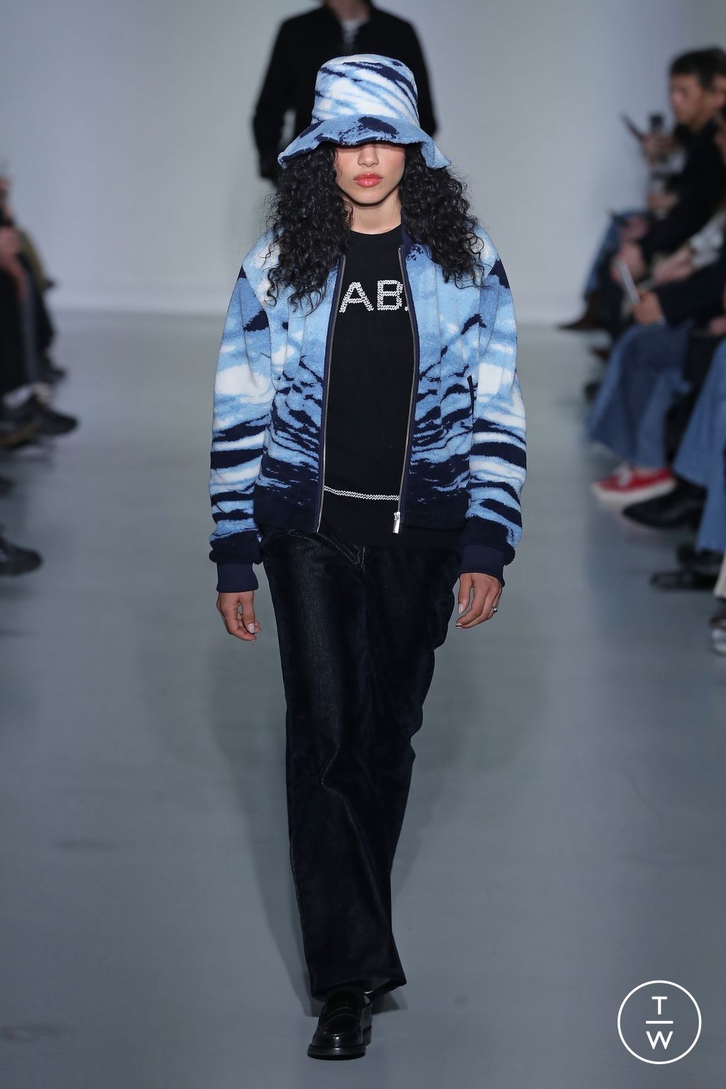 Fashion Week Paris Fall/Winter 2026 look 3 de la collection Agnès B womenswear