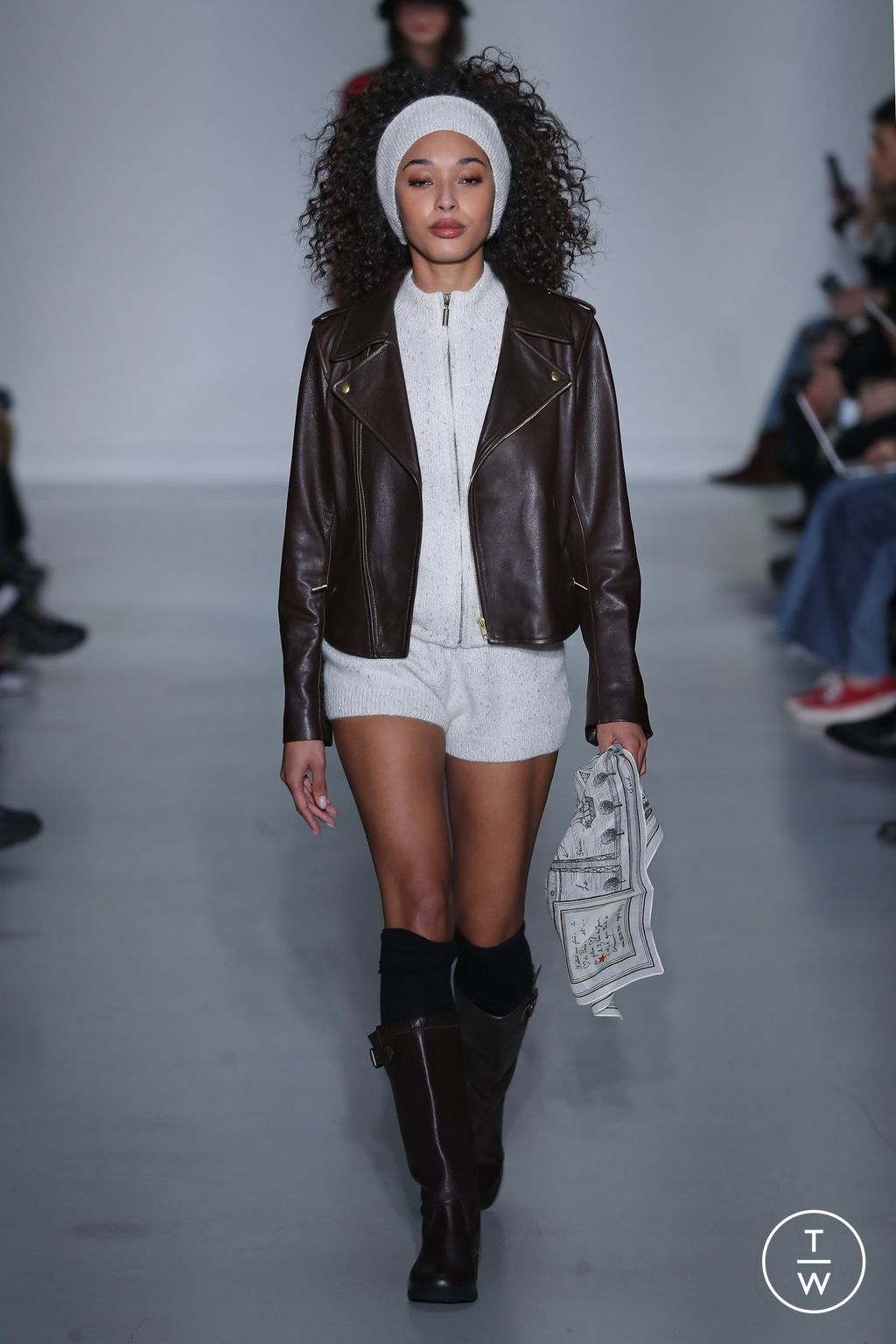 Fashion Week Paris Fall/Winter 2026 look 17 de la collection Agnès B womenswear