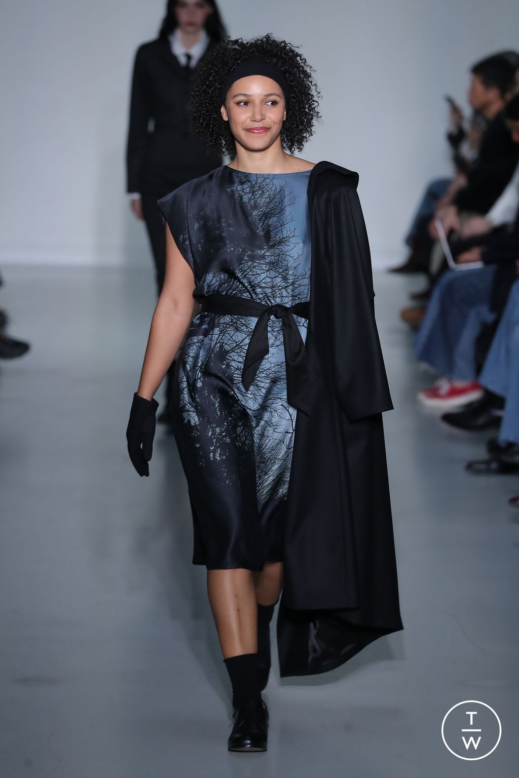 Fashion Week Paris Fall/Winter 2026 look 27 from the Agnès B collection womenswear