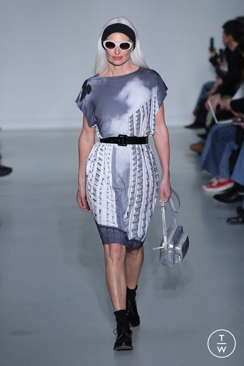 Fashion Week Paris Fall/Winter 2026 look 28 from the Agnès B collection womenswear