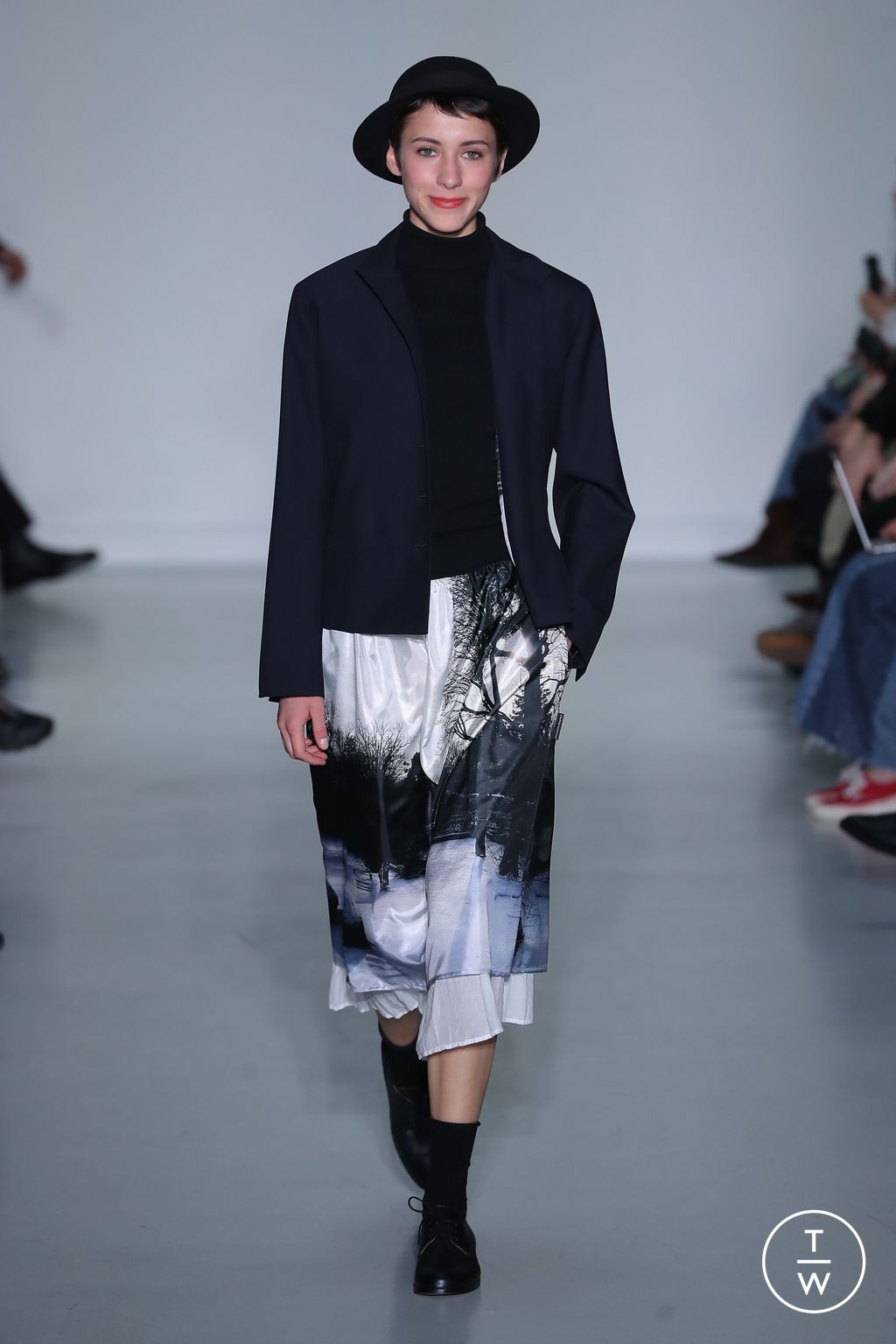 Fashion Week Paris Fall/Winter 2026 look 30 de la collection Agnès B womenswear