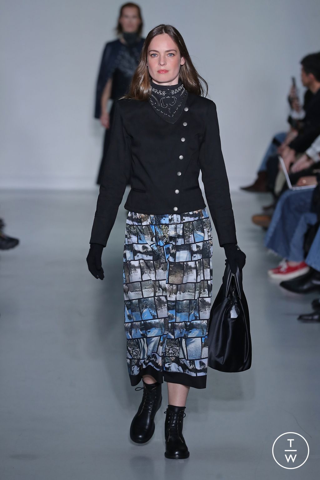Fashion Week Paris Fall/Winter 2026 look 32 de la collection Agnès B womenswear