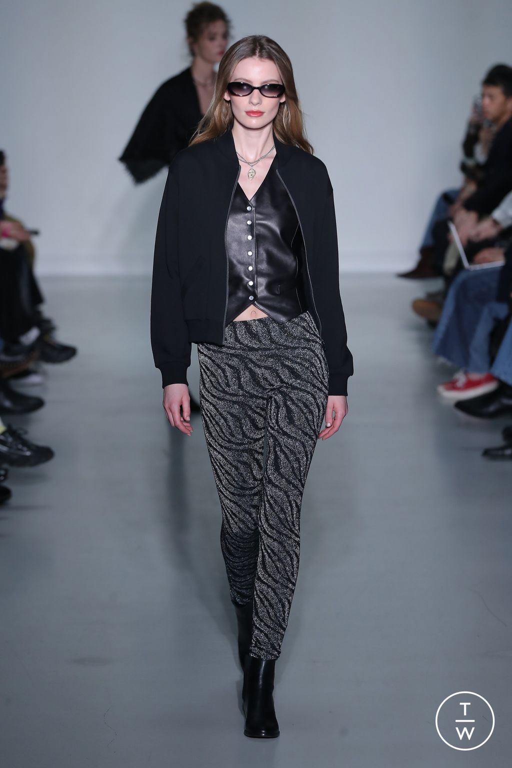 Fashion Week Paris Fall/Winter 2026 look 38 from the Agnès B collection womenswear