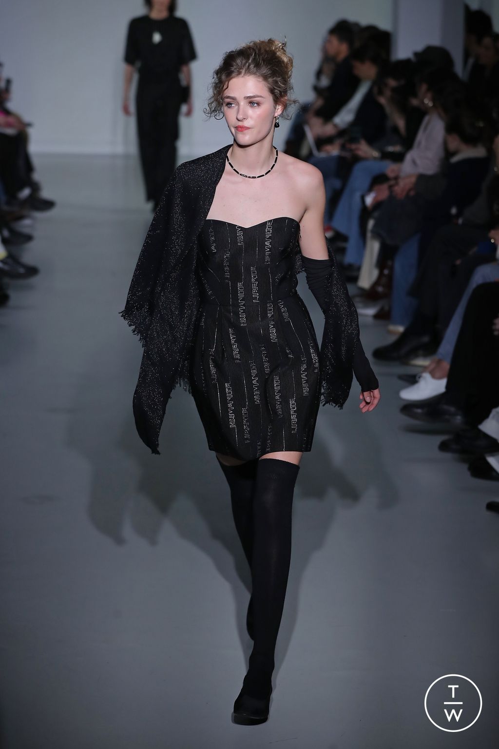 Fashion Week Paris Fall/Winter 2026 look 39 from the Agnès B collection womenswear