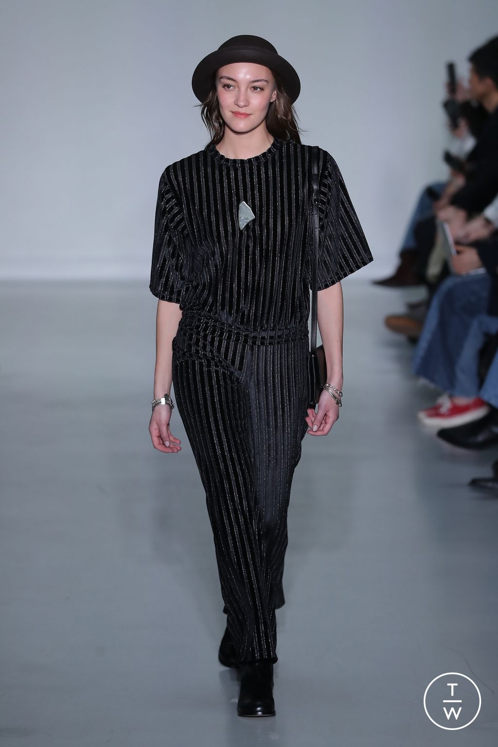Fashion Week Paris Fall/Winter 2026 look 40 from the Agnès B collection womenswear