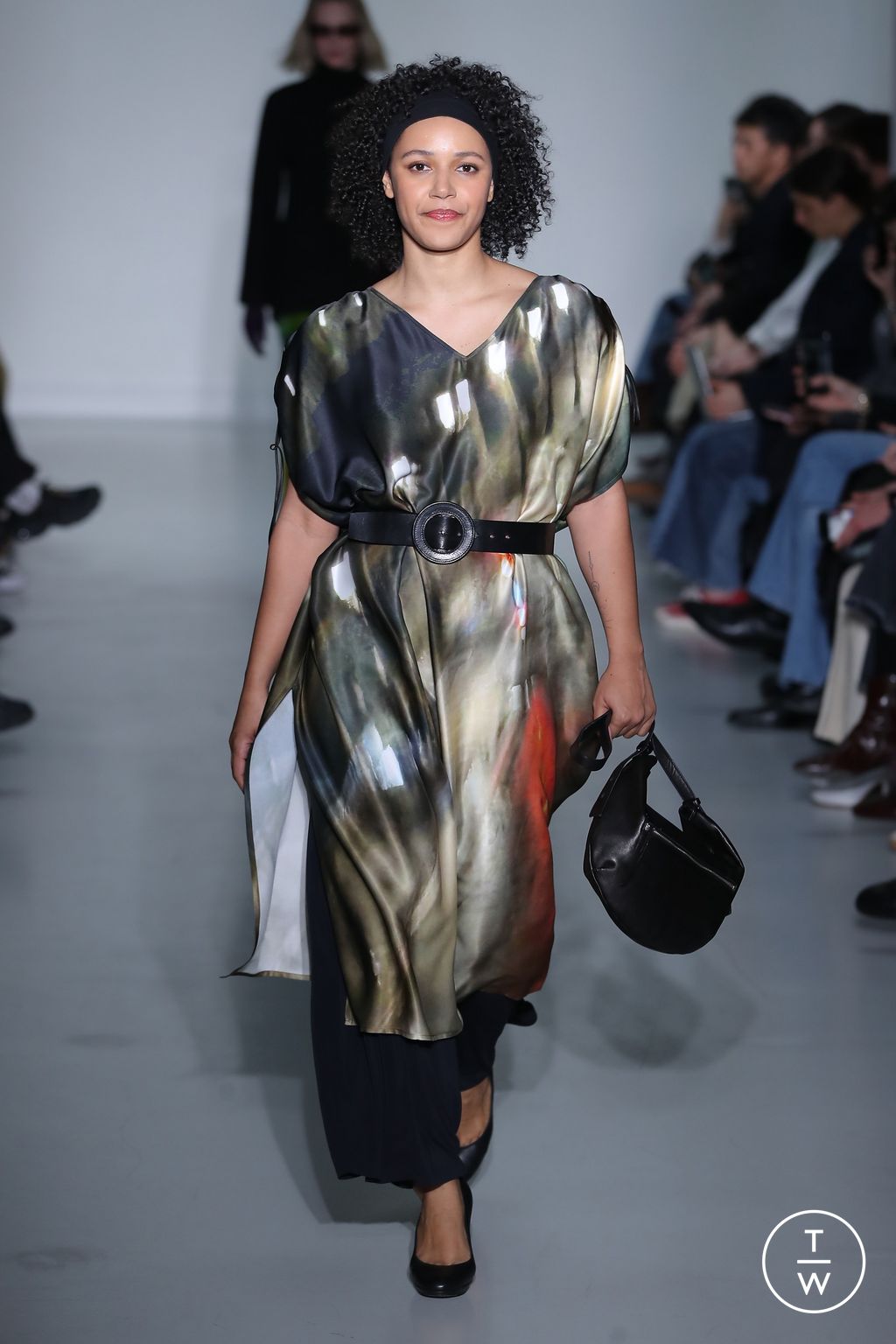 Fashion Week Paris Fall/Winter 2026 look 41 from the Agnès B collection womenswear