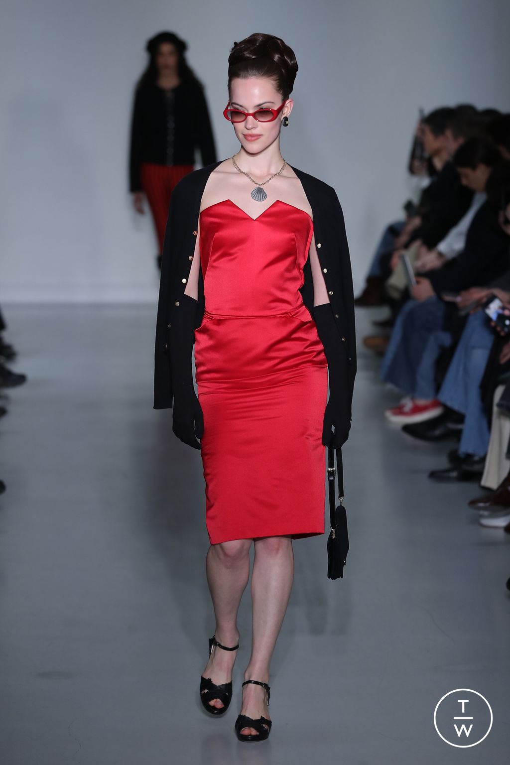 Fashion Week Paris Fall/Winter 2026 look 43 from the Agnès B collection womenswear
