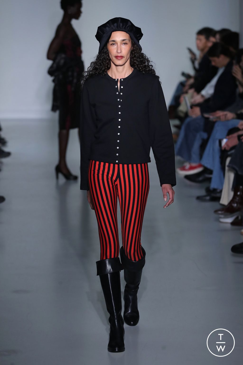 Fashion Week Paris Fall/Winter 2026 look 44 from the Agnès B collection womenswear