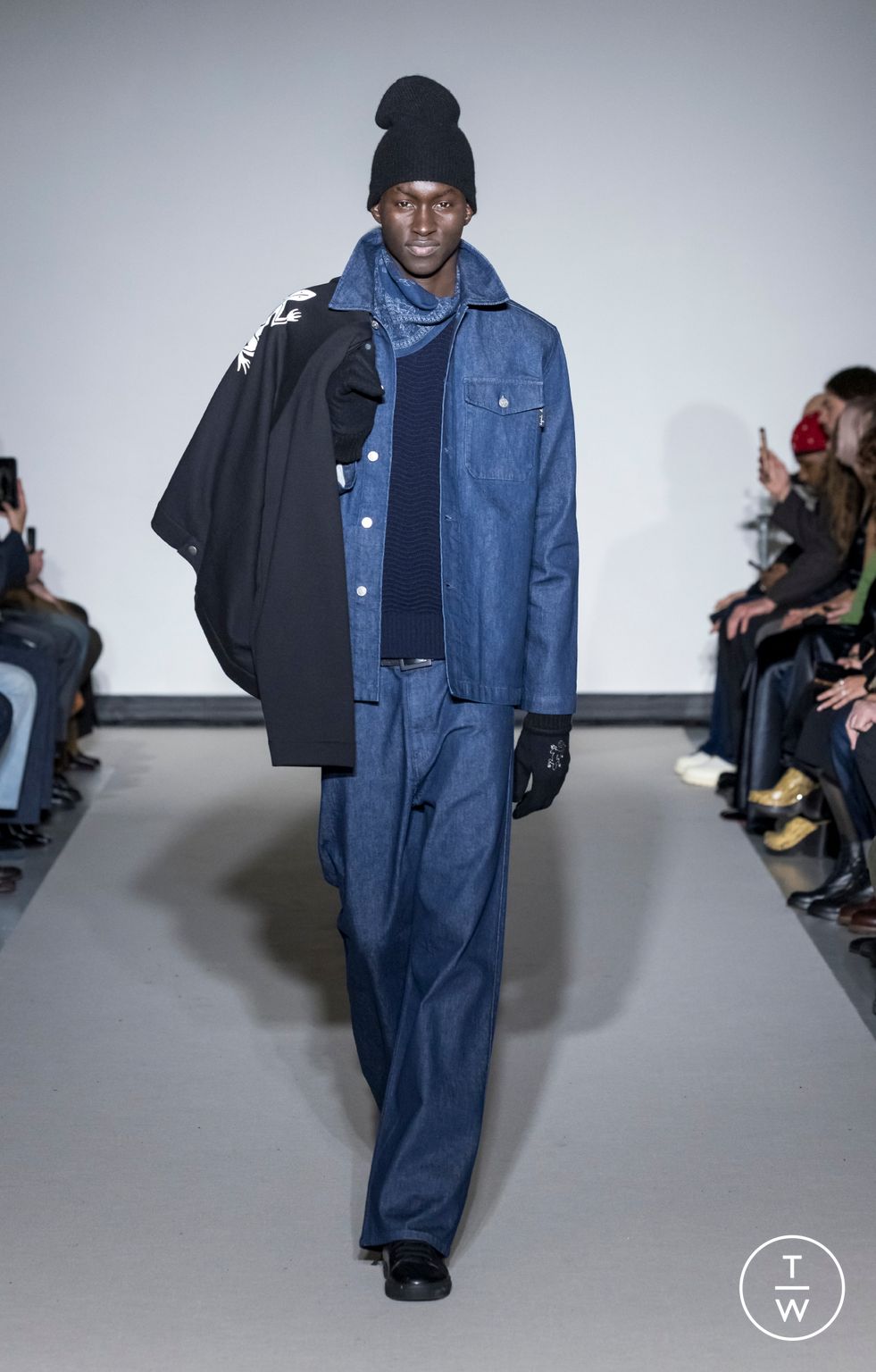Fashion Week Paris Fall/Winter 2026 look 12 from the Agnès B collection menswear
