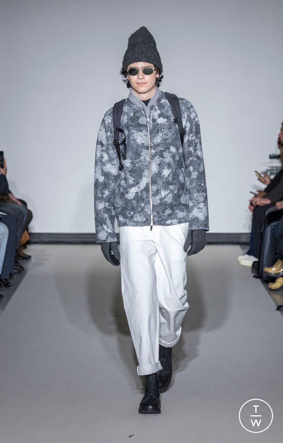 Fashion Week Paris Fall/Winter 2026 look 16 from the Agnès B collection menswear