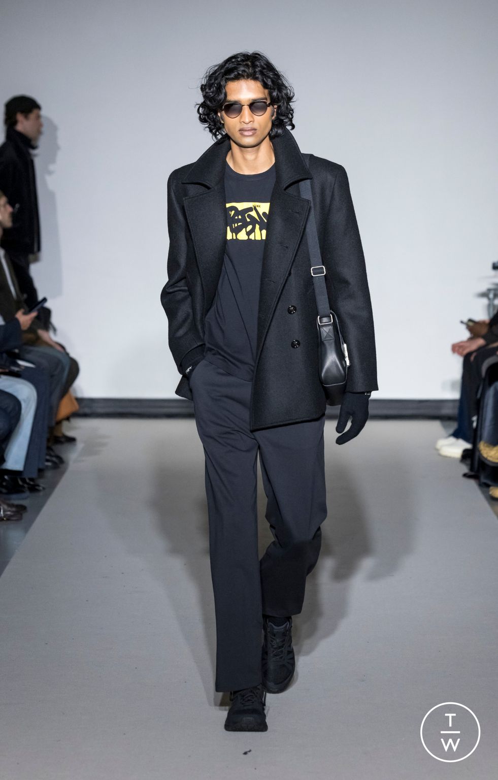 Fashion Week Paris Fall/Winter 2026 look 19 from the Agnès B collection menswear