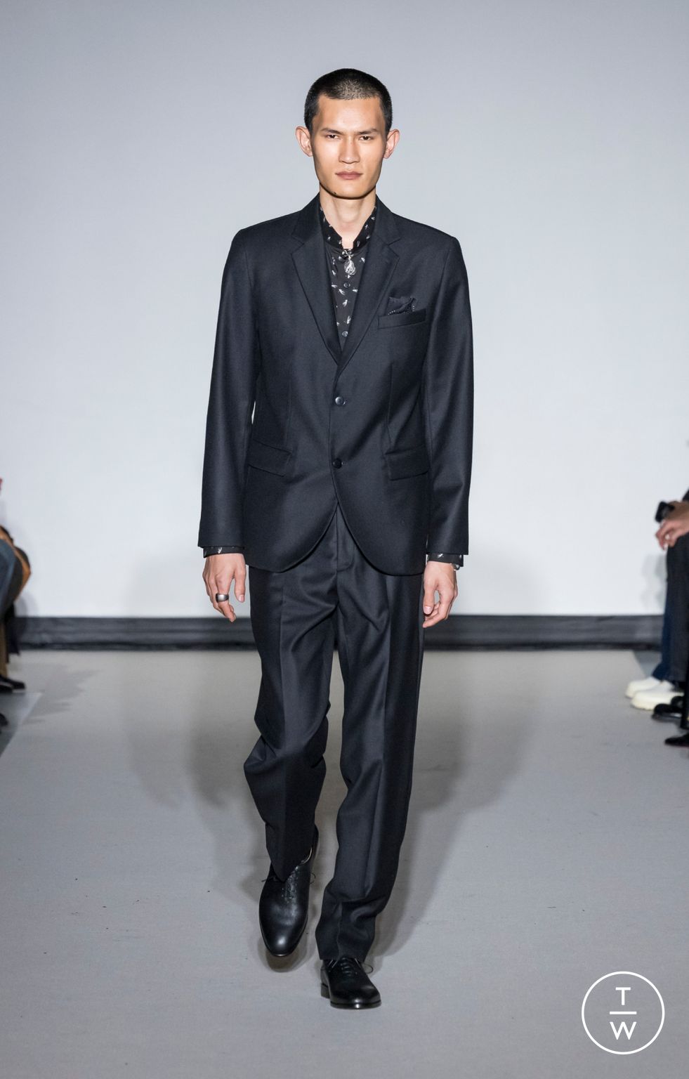 Fashion Week Paris Fall/Winter 2026 look 30 from the Agnès B collection menswear