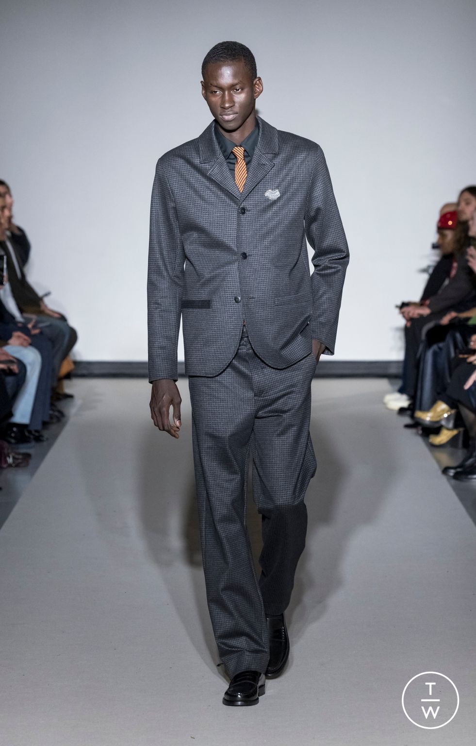 Fashion Week Paris Fall/Winter 2026 look 31 from the Agnès B collection menswear