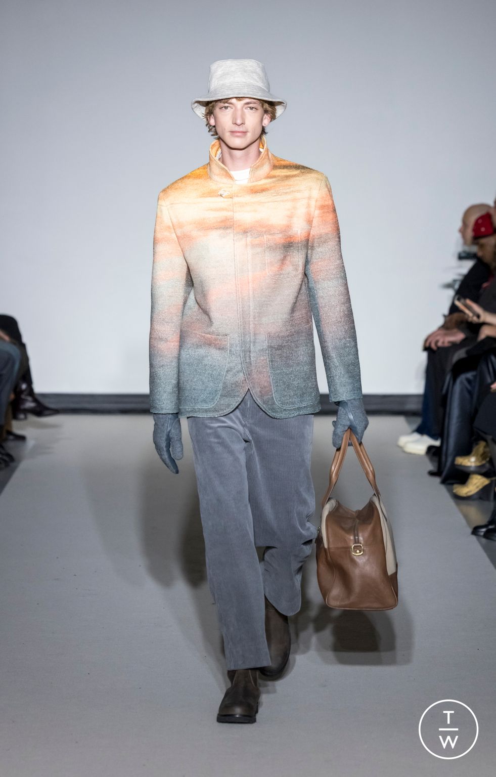 Fashion Week Paris Fall/Winter 2026 look 5 from the Agnès B collection 男装