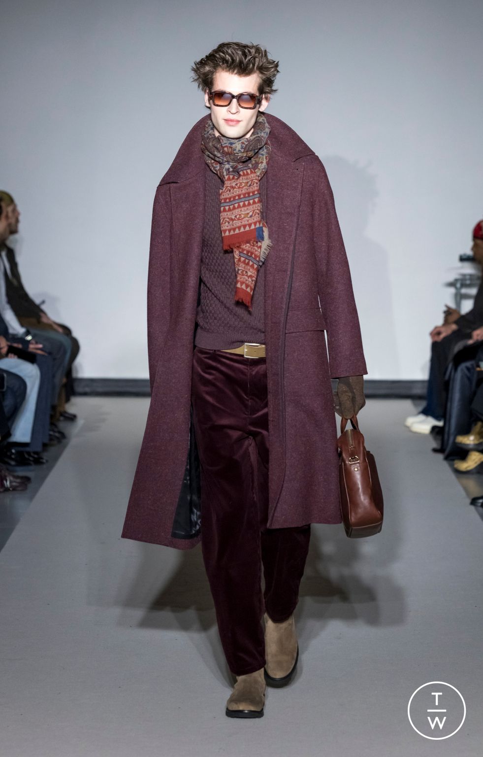 Fashion Week Paris Fall/Winter 2026 look 6 from the Agnès B collection 男装