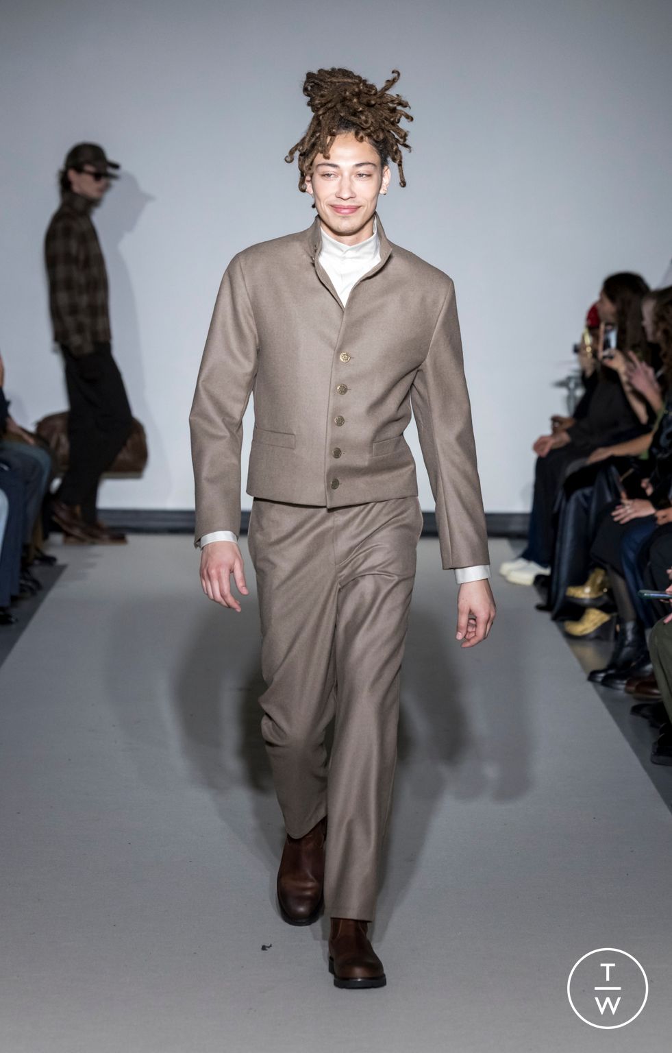 Fashion Week Paris Fall/Winter 2026 look 7 from the Agnès B collection 男装