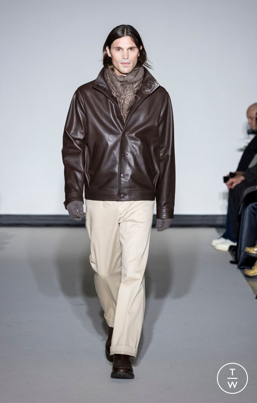 Fashion Week Paris Fall/Winter 2026 look 9 from the Agnès B collection menswear