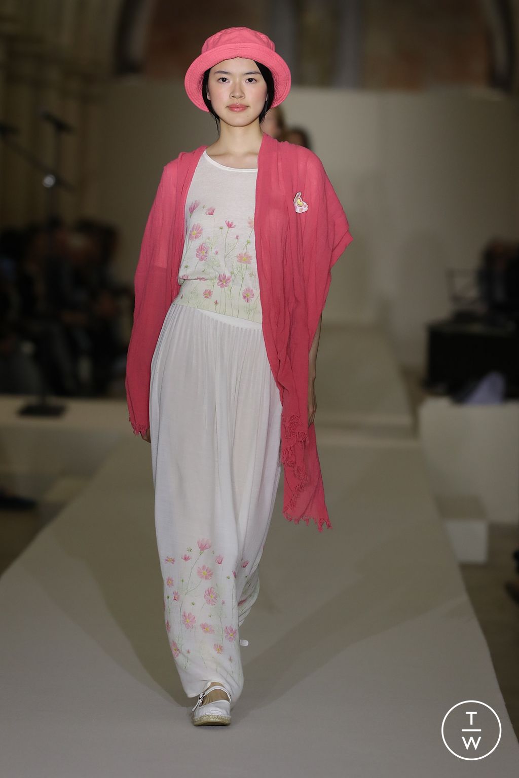 Fashion Week Paris Spring/Summer 2026 look 5 from the Agnès B collection womenswear