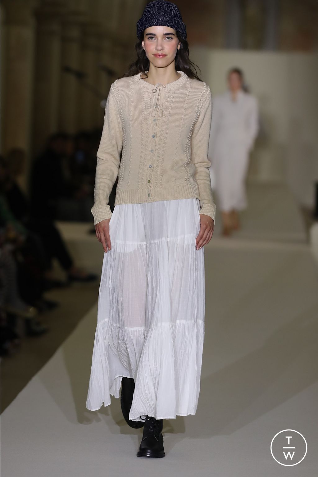 Fashion Week Paris Spring/Summer 2026 look 10 from the Agnès B collection womenswear