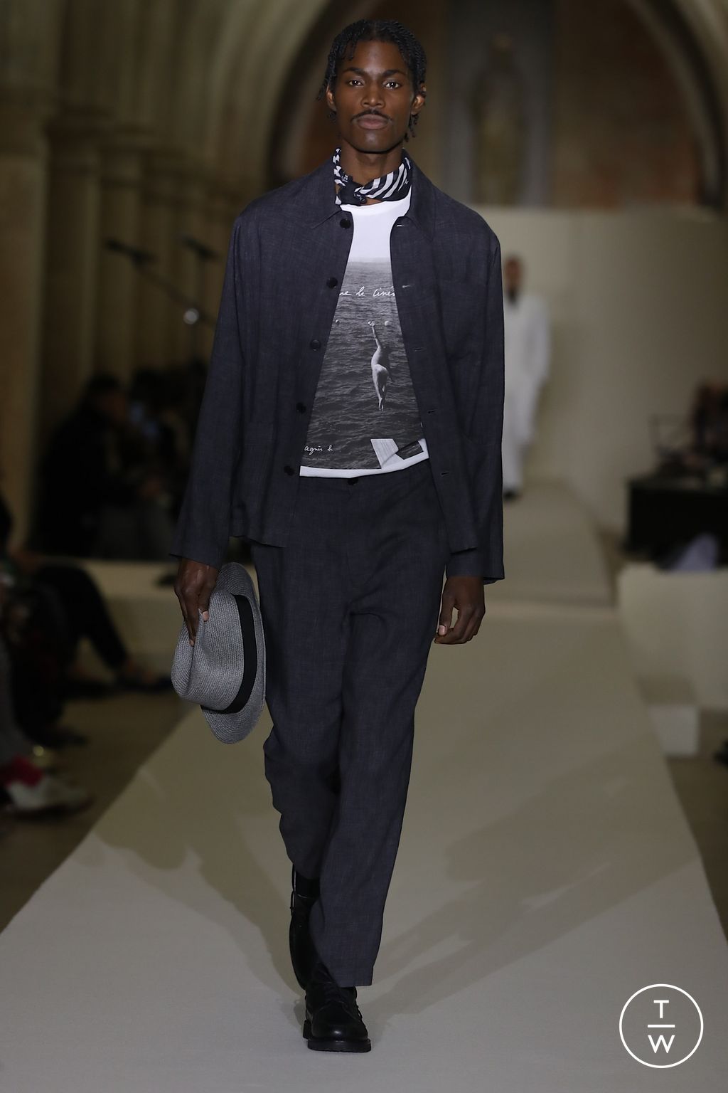 Fashion Week Paris Spring/Summer 2026 look 15 from the Agnès B collection womenswear