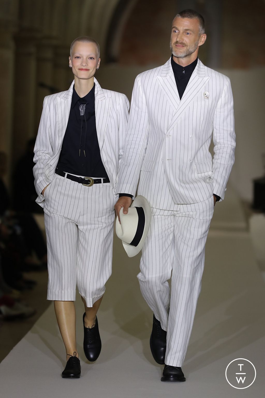 Fashion Week Paris Spring/Summer 2026 look 16 from the Agnès B collection womenswear