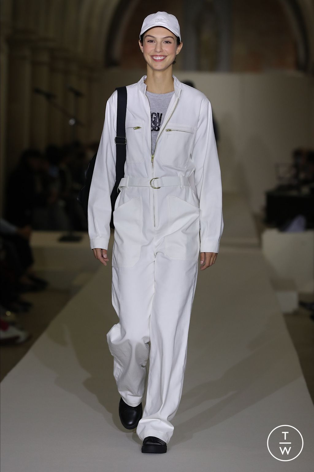 Fashion Week Paris Spring/Summer 2026 look 18 from the Agnès B collection womenswear