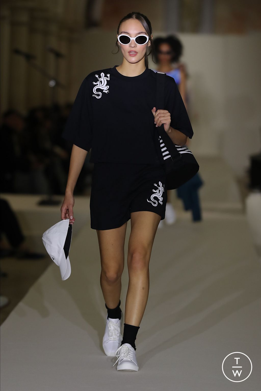 Fashion Week Paris Spring/Summer 2026 look 30 from the Agnès B collection 女装