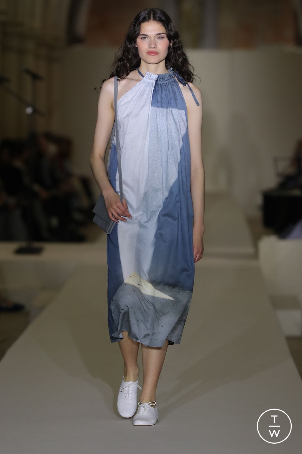 Fashion Week Paris Spring/Summer 2026 look 39 from the Agnès B collection womenswear
